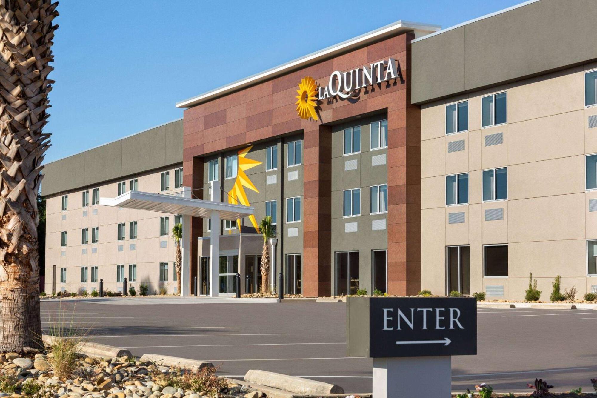 La Quinta Inn By Wyndham Columbia Ne Fort Jackson Exterior photo