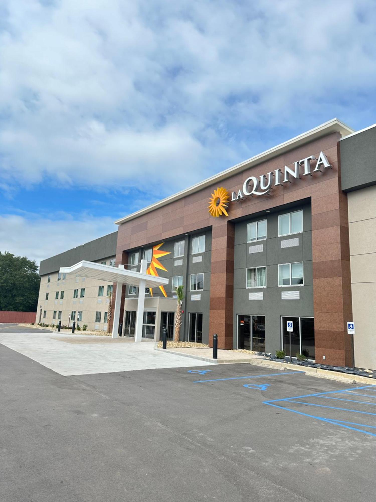 La Quinta Inn By Wyndham Columbia Ne Fort Jackson Exterior photo