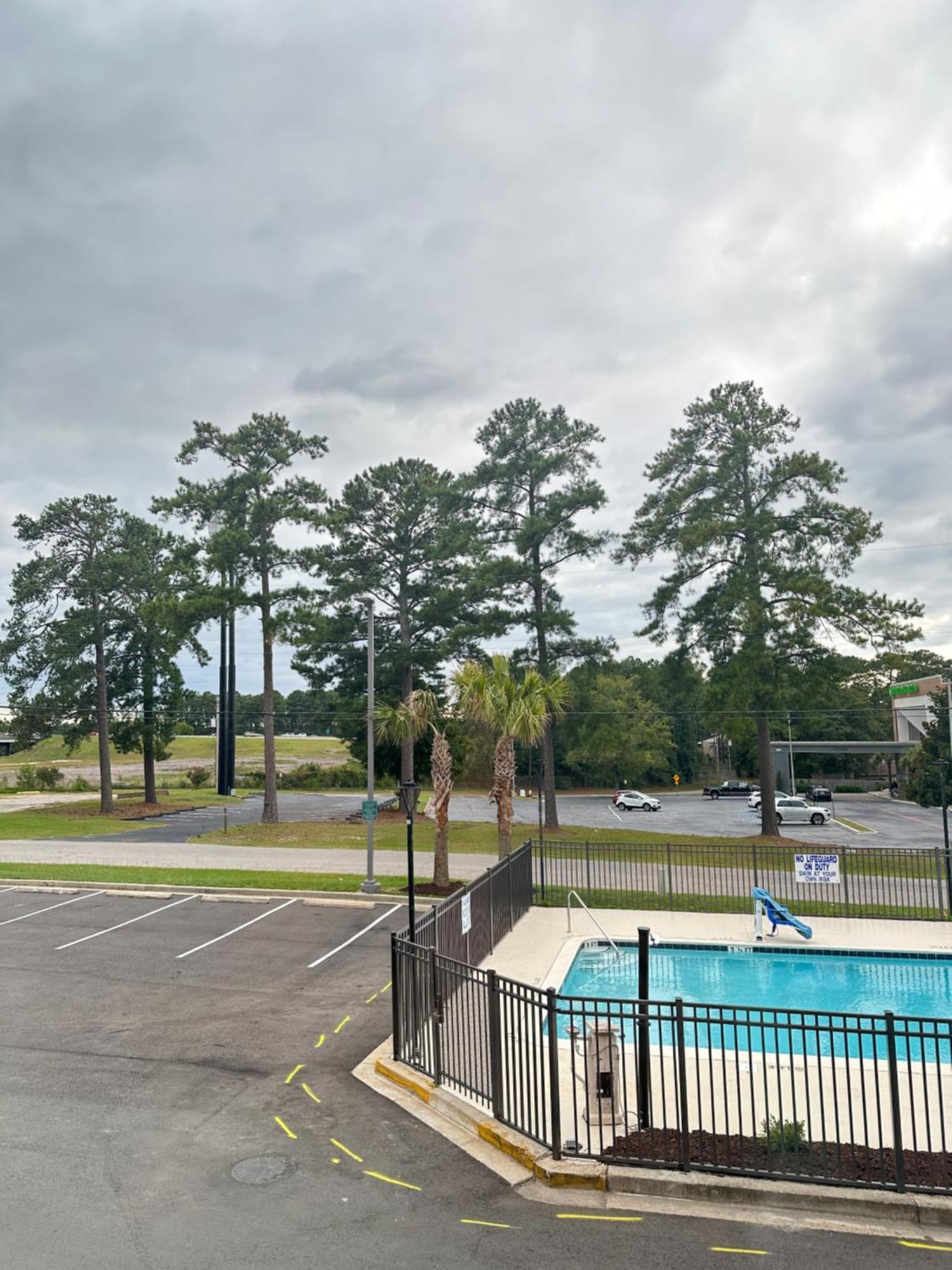 La Quinta Inn By Wyndham Columbia Ne Fort Jackson Exterior photo